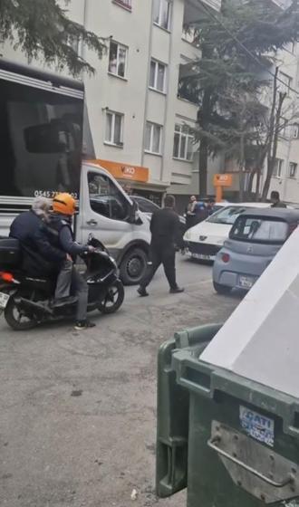 Maltepe’de trafikte bıçaklı Özür dileyeceksin tartışması: 3 kişiye 542 bin lira para cezası