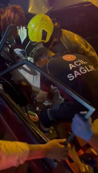 TIRa arkadan çarpan otomobilin sürücüsü ağır yaralandı