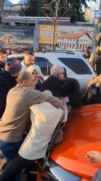 Fatihte park yeri kavgası; turist kadın darbedildi