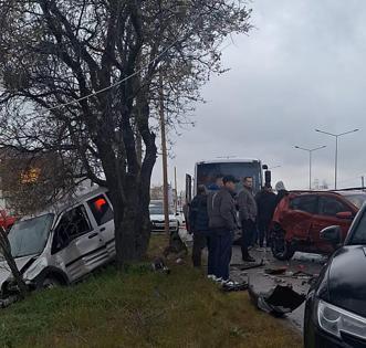 Kırklarelideki zincirleme kazada 5 kişi yaralandı; kaza anı kamerada