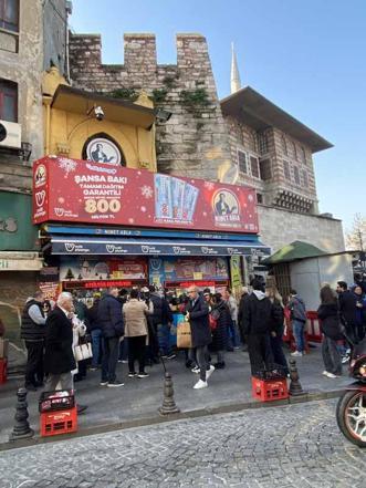 Yılbaşına sayılı günler kaldı; Nimet Abla gişesi önünde yoğunluk arttı