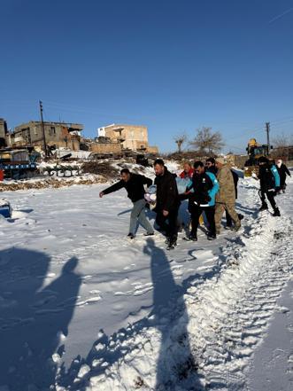 Batman’da yolu kardan kapanan köydeki hasta, askeri helikopterle hastaneye ulaştırıldı