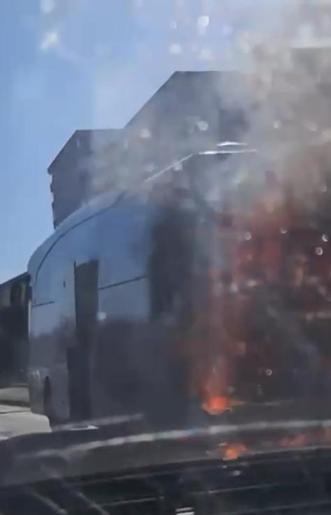 Ankarada öğrenci taşıyan otobüs alev alev yandı