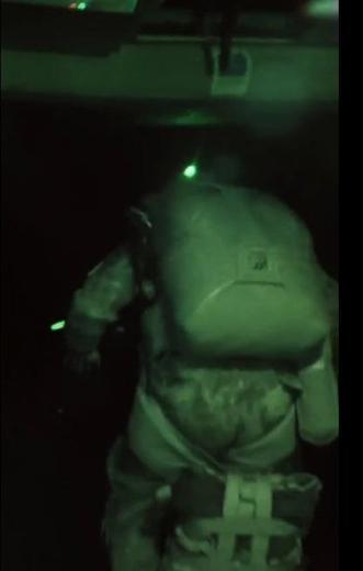 Kayseride komandolar gece atlayışı gerçekleştirdi