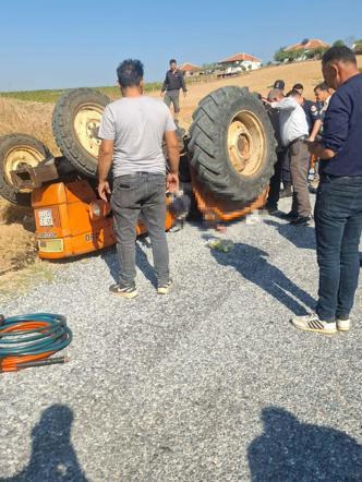 Devrilen traktörün sürücüsü öldü