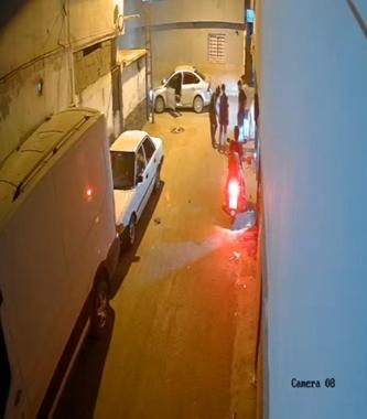 Otomobiline çakar takıp mahallede üst araması yaptı, çocuğa tabancayla ateş etti