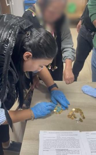 Esenyurtta gözaltına alınan dilencinin üzerinden 67 adet çeyrek altın çıktı