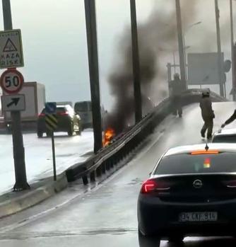 Beylikdüzünde motosiklet alev alev yandı
