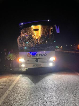 Çorum’da yolcu otobüsü, TIR’a arkadan çarptı: 1i ağır 10 yaralı