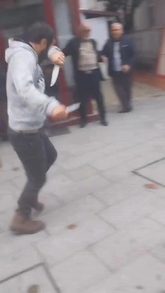 Aranan şüpheli, polise bıçakla direnince vurularak etkisiz hale getirildi