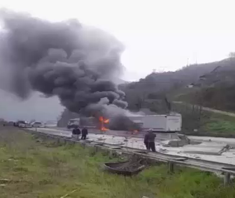 3 aracın karıştığı zincirleme kaza: 2 yaralı