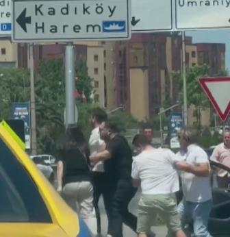 Ataşehir’de sürücülerin yumruklu kavgası kamerada