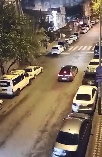 Bahçelievlerde dakikalar içinde kuyumcudan 4,5 kilogram altın çalan şüpheliler kamerada