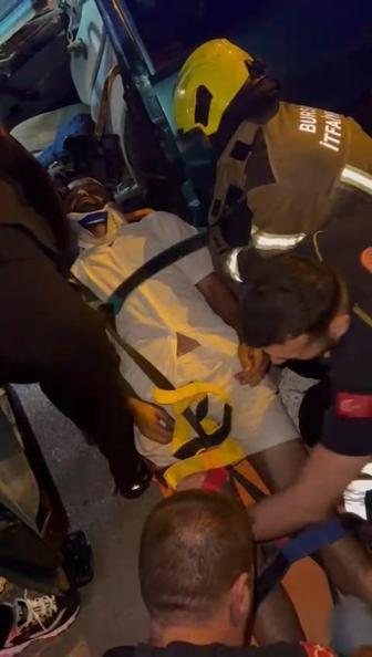 TIRa arkadan çarpan otomobilin sürücüsü ağır yaralandı