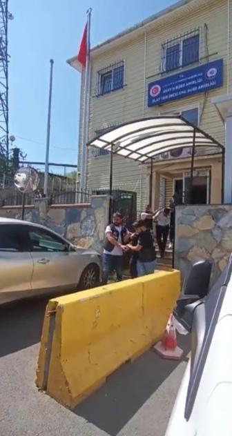 Sarıyer’de rezidansa gitar kılıfında kalaşnikof sokan şüphelilere operasyon: 8 gözaltı