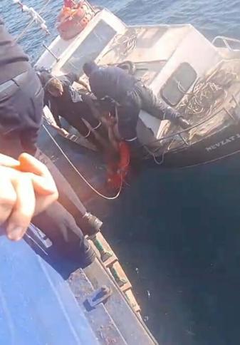 Feribottan atlayan kişi kurtarıldı