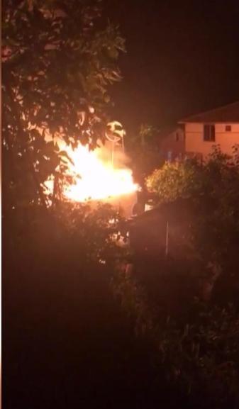 Beykoz’da gecekondu alev alev yandı