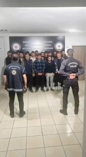17 kaçak göçmene barınma ve iş imkanı sağlayan 2 şüpheliye gözaltı