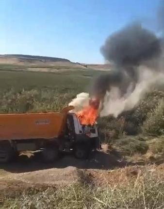 Yanan kamyonun şoförü hayatını kaybetti