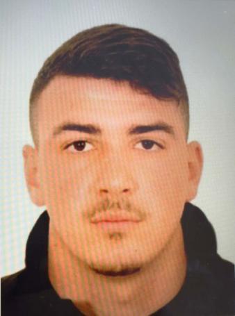 Takla atıp, ağaca çarpan otomobildeki 2 kişi öldü