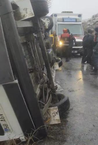 Sivasta öğrenci servisi devrildi: 15 yaralı