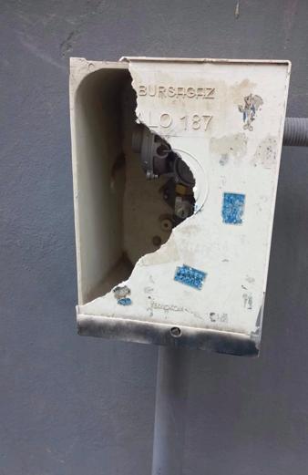 Doğal gaz kutusunu yumruklayıp kırdılar; o anlar kamerada