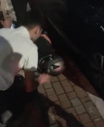 Park halindeki otomobile çarpan motosikletin sürücüsü öldü