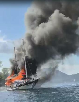 Fethiyede tekne yangını