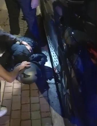 Park halindeki otomobile çarpan motosikletin sürücüsü öldü