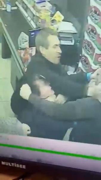 Pendikte poşetini kontrol etmek isteyen kasiyeri darbeden müşteri tutuklandı