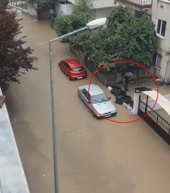 Bursa’da sağanak, su baskınlarına neden oldu