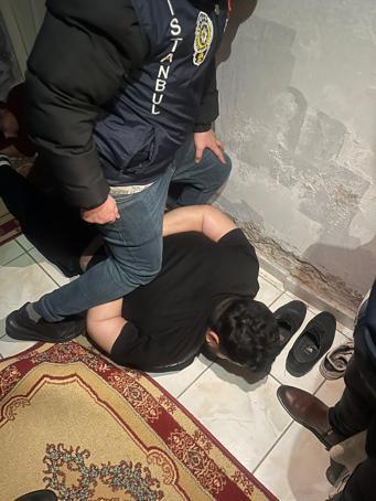 Esenyurtta haraç almak için aynı iş yerine 9 defa silahlı saldırı düzenleyen şüpheliler kamerada