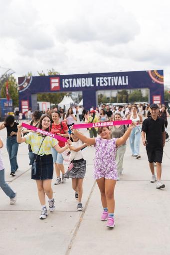 İstanbul Festivali, Manifest ve DJ Dieselin konserleriyle başladı