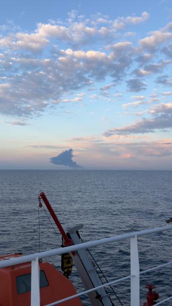 Kocaeli açıklarında gemide yangın; 25 mürettebat kurtarıldı