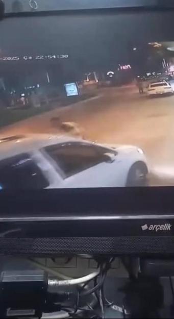 İzmirde alkollü sürücü polis memurunu aracın kaputunda 500 metre sürükledi