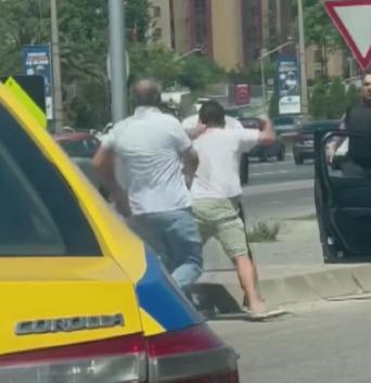 Ataşehir’de sürücülerin yumruklu kavgası kamerada