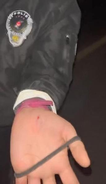 Başakşehir'de taksimetre ücretini ödemek istemeyen kadın taksiciye küfür edip polise saldırdı