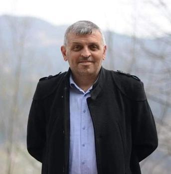 Hafif ticari araç şarampole yuvarlandı; 1 ölü 2 yaralı