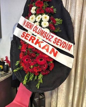 Çatalcada otobüs durağındaki cinayet: Öldürmeden önce not yazıp çelenk göndermiş