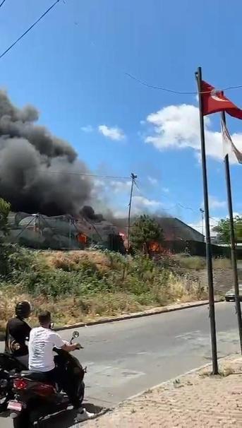 Gaziosmanpaşa’da katı atık tesisinde çıkan yangın söndürüldü