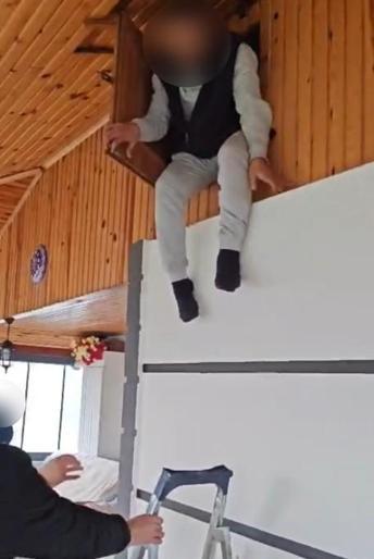 Yalova’da 27,5 yıl hapis cezası bulunan firari evinin tavanındaki gizli bölmede yakalandı