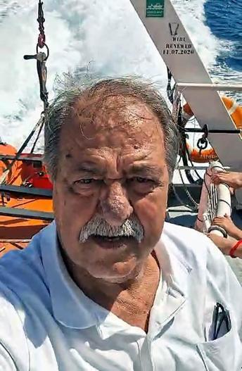 Girne açıklarında batan geminin su aldığı anları görüntüleyen yolcu: Çalıştırılmaması gerekiyor