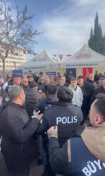Bursa Büyükşehir Belediye Başkanı Bozbey’e saldırı girişimi; o anlar kamerada