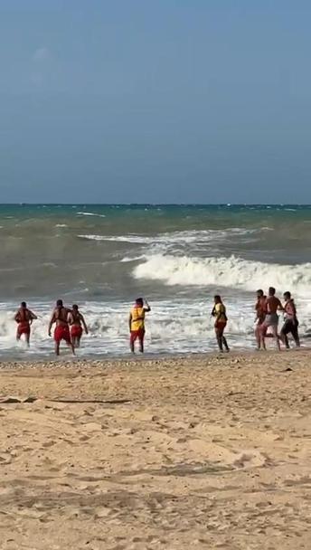 Arnavutköyde yasağa rağmen denize giren kişi kayboldu
