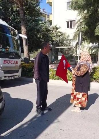 Yolu kesip, Sumud filosuna saldırıyı protesto etti