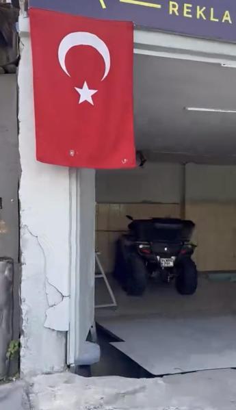 Kağıthane’de Türk bayrağını sökerek yere atan şüpheli yakalandı: Arada sırada kendimi kaybediyorum