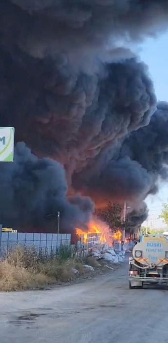 Bursada plastik fabrikasında çıkan yangın söndürüldü