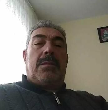 Camide komşusunu bıçaklayıp öldüren sanığa 16 yıl hapis