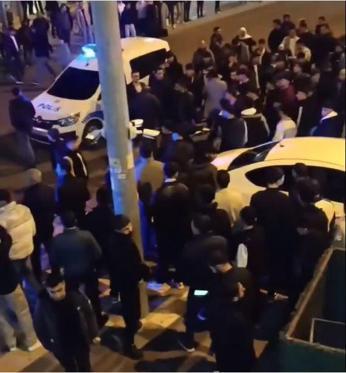 Mardinde tekmeli, kovalı ve fırçalı kavga kamerada: 3 yaralı