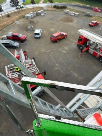 Trabzonda lunaparkta dönme dolapta mahsur kalan 20 kişi kurtarıldı